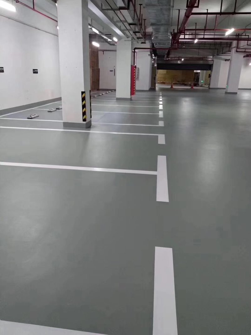耐磨地坪包工包料多少钱一平方？这是一个很多企业主在考虑使用耐磨地坪时会问的问题。